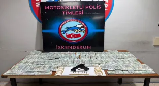 Hatay'da sahte döviz ve altın bulunan otomobildeki 3 şüpheli tutuklandı