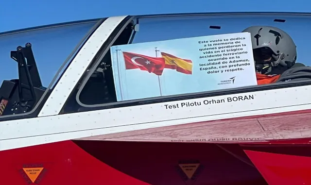 HÜRJET'ler İspanya'daki tren kazası kayıpları anısına uçtu