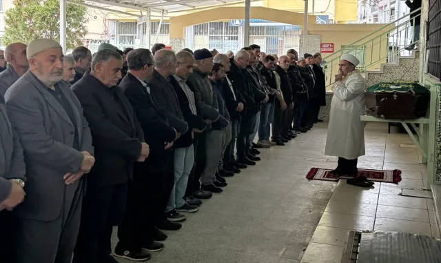 İzmir'de evde çıkan yangında hayatını kaybeden 11 yaşındaki çocuk son yolculuğuna uğurlandı