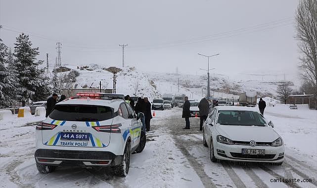 Kayseri-Sivas ve Kayseri-Kahramanmaraş yolunda ulaşıma kar engeli