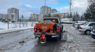 Melikgazi Belediyesinin karla mücadele çalışmaları sürüyor