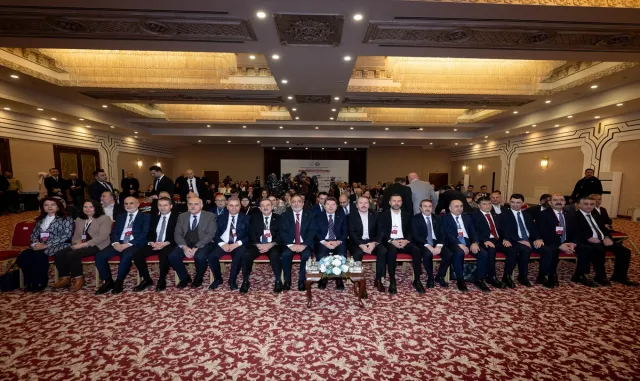 Memur-Sen tarafından memurların toplu sözleşme haklarının tartışıldığı sempozyum düzenlendi