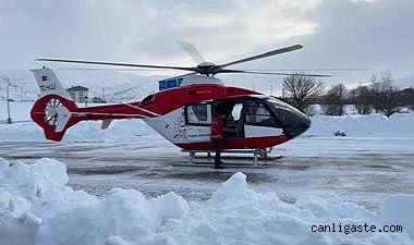 Mezrada mahsur kalan anne ve bebek ambulans helikopterle hastaneye ulaştırıldı