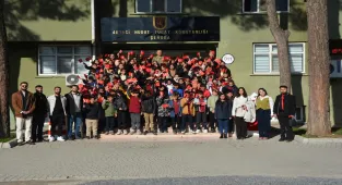 Öğrenciler Mehmetçikle Bir Gün Projesi kapsamında kışlalarda misafir edildi