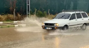 Osmaniye'de sağanak hayatı olumsuz etkiledi