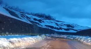 Sinop'ta toprak kayması nedeniyle kapanan grup yolu yeniden ulaşıma açıldı