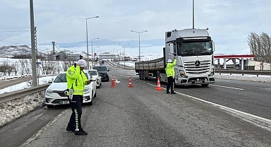 Sivas-Kayseri kara yolu tipi nedeniyle ulaşıma kapandı!