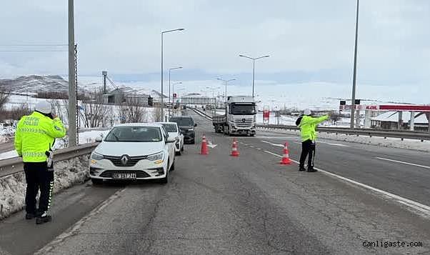 Tipi esir almıştı! Sivas-Kayseri yolunda trafik yeniden başladı