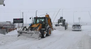 Ulaş Belediyesi ilçede kar temizleme çalışması başlattı