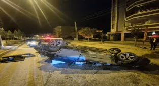 Yozgat’ta devrilen otomobildeki 2 kişi yaralandı