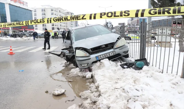 Yozgat'ta iki otomobilin çarpıştığı kazada yaralanan kişi hastanede hayatını kaybetti