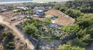 Adana'da göl kıyısındaki kaçak yapılar kaldırılıyor 