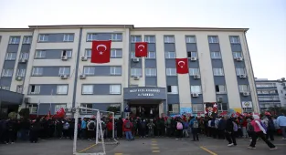 Adana, Mersin, Hatay ve Osmaniye'de yarıyıl tatili sonrası ilk ders zili çaldı