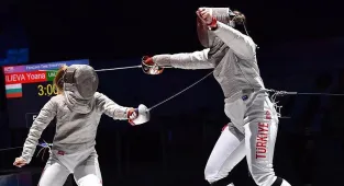 Alara Atmaca, Avrupa Gençler Eskrim Şampiyonası'nda bronz madalya kazandı