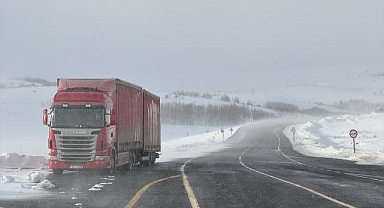 Ardahan-Şavşat kara yolu büyük araç geçişine kapatıldı