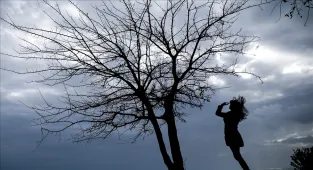 Bartın'da şiddetli rüzgar dev dalgalar oluşturdu