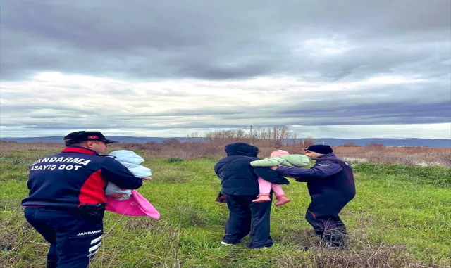 Bursa'da su seviyesinin yükseldiği bölgedeki evde mahsur kalan aile kurtarıldı