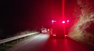 Bursa'da toprak kaymasının olduğu Mudanya-Altıntaş sahil yolunda çalışmalar sürüyor