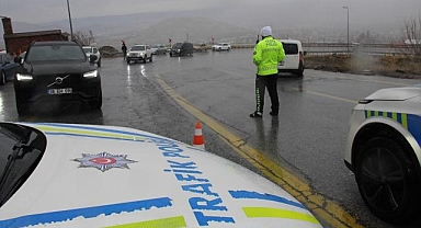 Erciyes yolu kar ve tipi nedeniyle trafiğe kapatıldı