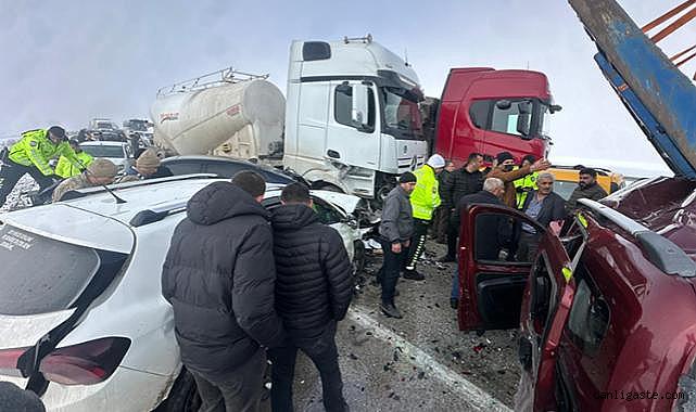 Erzurum'da çok sayıda aracın karıştığı zincirleme kaza!