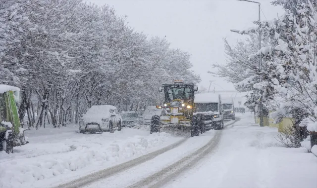 Erzurum'da soğuk hava, Kars ve Ardahan'da kar etkili oluyor