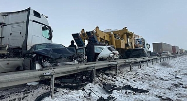 Erzurum'da zincirleme kaza! 27 kişi yaralandı, yol kapandı