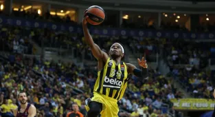 Fenerbahçe Beko kupasını aldı