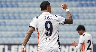 Futbol: Trendyol Süper Lig / Eyüpspor: 0 - Başakşehir: 1 (İlk yarı)