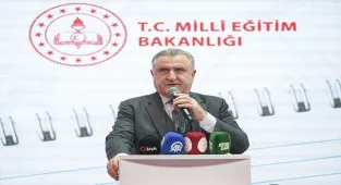 Gençlik ve Spor Bakanı Osman Aşkın Bak, güreş turnuvasının açılış törenine katıldı