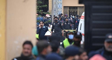 GÜNCELLEME - Pakistan'da camide cuma namazı sırasında düzenlenen saldırıda ölü sayısı 36'ya çıktı