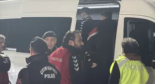 GÜNCELLEME - Samsun'da Trabzonspor takım otobüsünü taşladıkları iddiasıyla 6 kişi gözaltına alındı