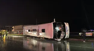 GÜNCELLEME - Samsun'da yolcu otobüsü devrildi, 7 kişi yaralandı