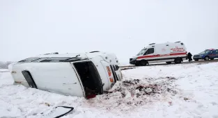 GÜNCELLEME - Sivas'ta öğrenci servisinin devrildiği kazada 14 kişi yaralandı