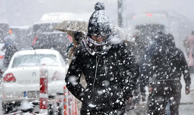 Ilgaz Dağı'nda yoğun sis ve kar yağışı etkili oluyor