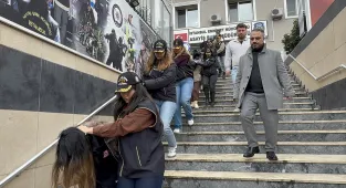 İstanbul'da sahte oturum belgesi dolandırıcılığı operasyonunda yakalanan 11 şüpheli adliyede