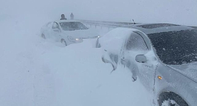 Kağızman-Ağrı yolu kar ve tipi nedeniyle ulaşıma kapatıldı!