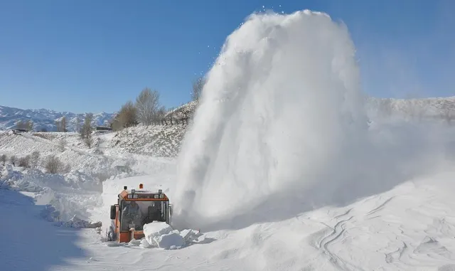 Karabük'te heyelan nedeniyle bir köy yolu ulaşıma kapandı
