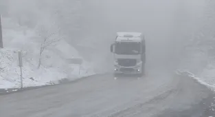 Karabük'ün yüksek kesimlerinde kar ve sis etkili oluyor