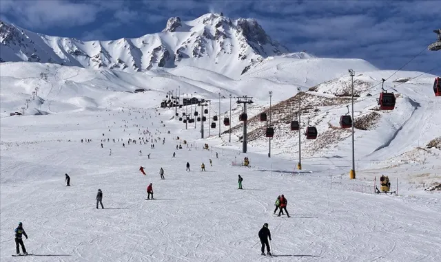 Kayseri'de Erciyes Kış Spor Festivali düzenleniyor