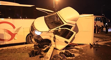 Kayseri'de yolcu otobüsü ile kamyonet çarpıştı: 5 kişi yaralandı