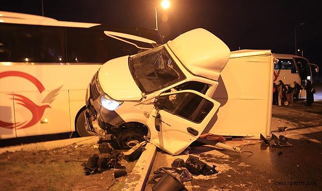 Kayseri'de yolcu otobüsü ile kamyonet çarpıştı: 5 kişi yaralandı