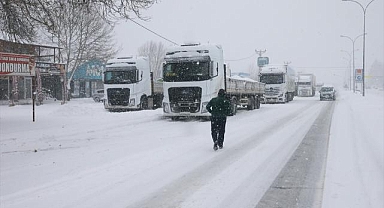 Kayseri-Malatya ve Kayseri-Kahramanmaraş yolları trafiğe açıldı! TIR ve çekici gibi araçlara izin verilmiyor