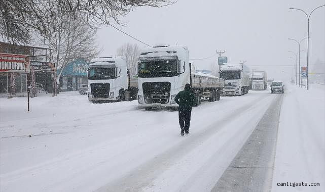 Kayseri-Malatya ve Kayseri-Kahramanmaraş yolları trafiğe açıldı! TIR ve çekici gibi araçlara izin verilmiyor