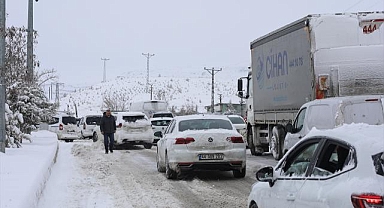 Kayseri-Malatya ve Kayseri-Kahramanmaraş yolu ulaşıma kapandı