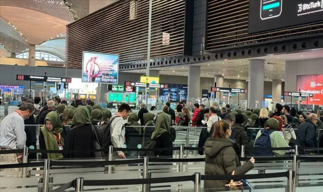 Kenya’da havalimanı çalışanlarının grevi ikinci gününde yüzlerce yolcuyu mağdur etti