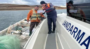 Kırşehir'de jandarma ekipleri Hirfanlı Barajı'nda denetim yaptı