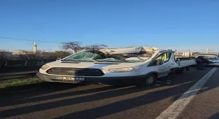 Samsun'da tıra çarpan kamyonetin sürücüsü öldü