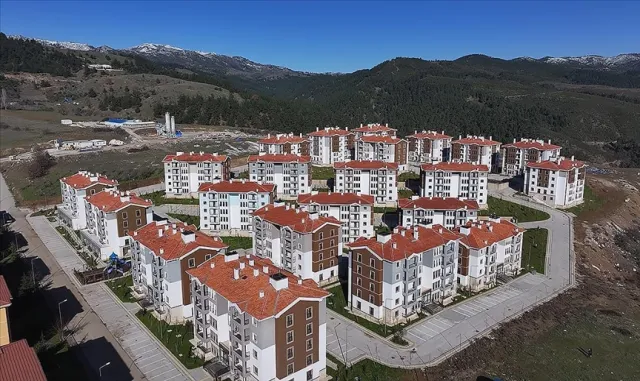 Sanayi ve Teknoloji Bakanı Kacır, Denizli'de Yüzyılın Konut Projesi kura çekiminde konuştu: