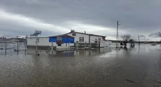 Sivas'ta sağanak ve eriyen kar su baskınlarına neden oldu