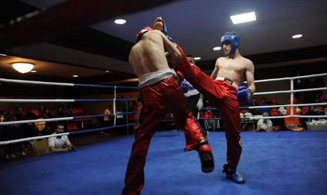 Türkiye Gençler Okullar Kick Boks Şampiyonası Sivas'ta devam ediyor